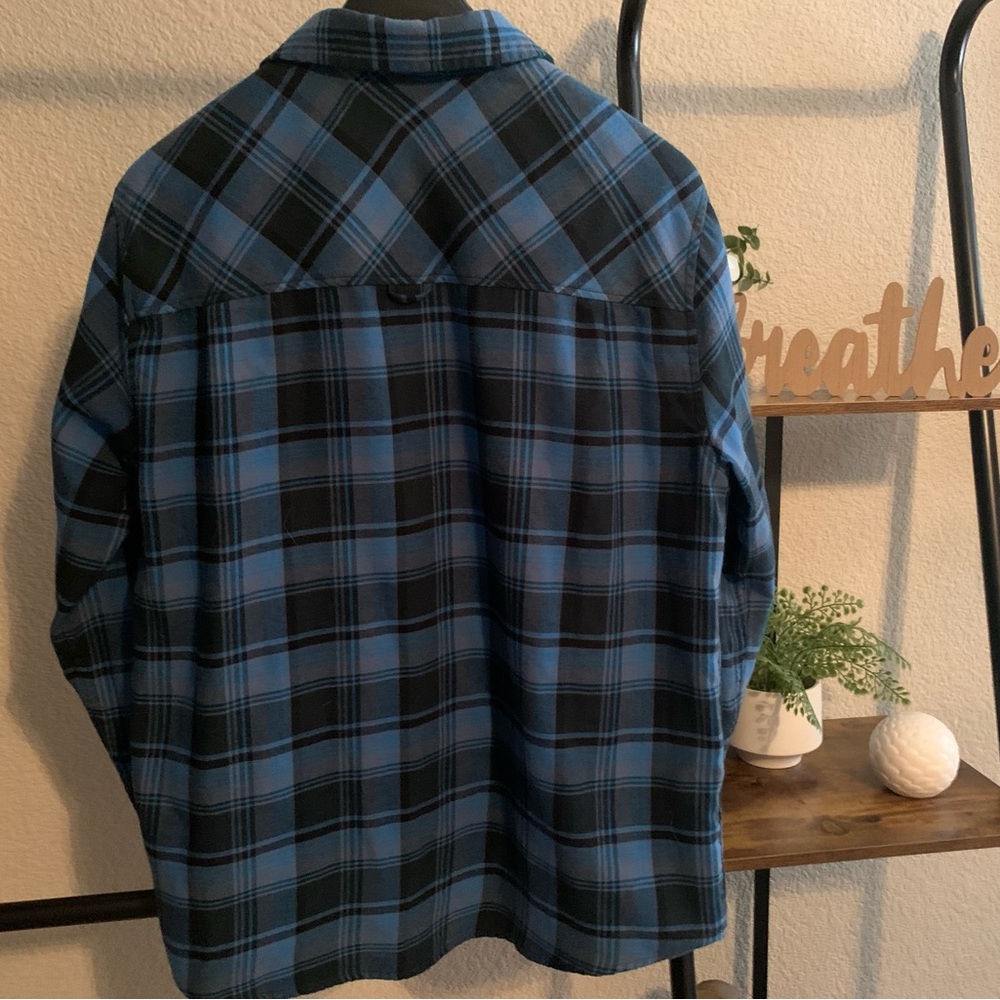 Hurley plaid long sleeved button down shirt